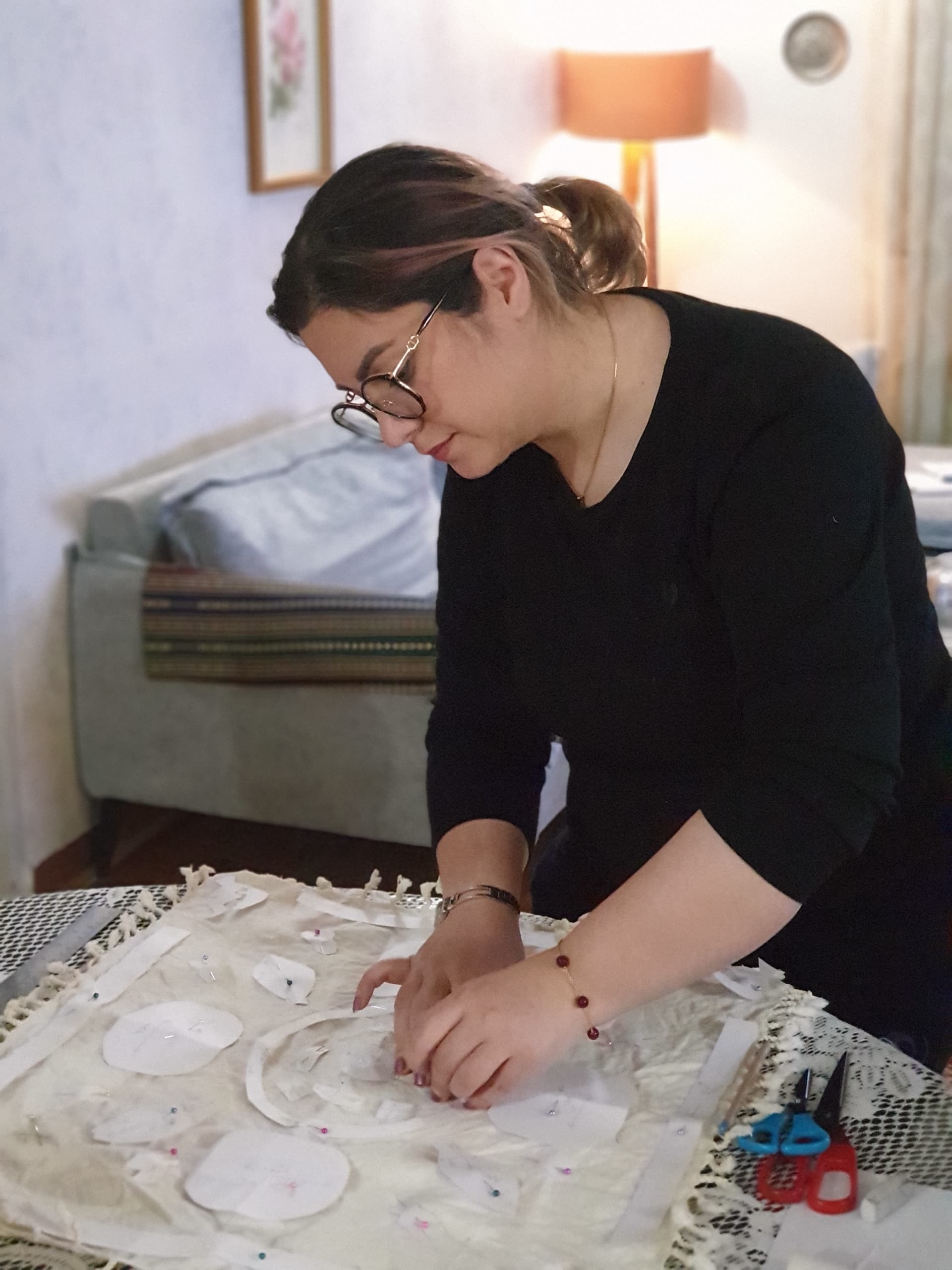 Del diseño al trabajo: un viaje en la creación de una obra de arte hecha a mano